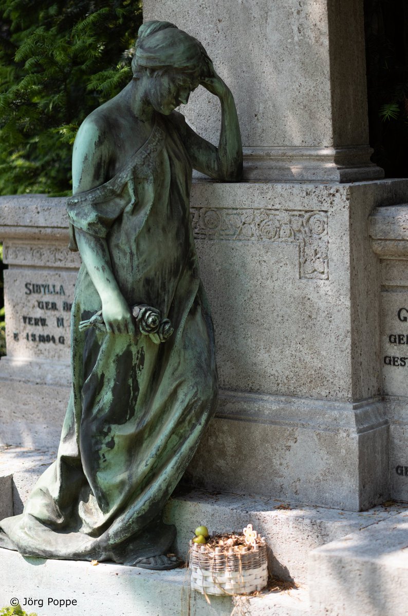 lichtaufnahmen's tweet photo. Südfriedhof. #düsseldorf #südfriedhof #friedhof #friedhöfe #grabstelle #grabstellen #gräber #ruhestätte #grabplätze #skulptur #skulpturen #plastik #figur #bildhauer #statue #figuren #grab #standbild #l52549 #l52547 https://t.co/Kslv0DKHv0