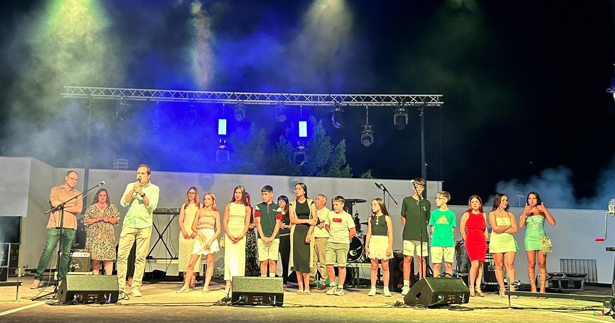 IESO_SlaMesta's tweet photo. Cerramos este maravilloso curso con un broche de oro. Ha sido un honor haber sido los pregoneros para inaugurar las Fiestas en honor a la patrona del pueblo Santa Amalia. Gracias al Ayuntamiento por poner en valor la educación y hacer comunidad educativa. 
Viva Santa Amalia. https://t.co/ROCoKW1Ue8