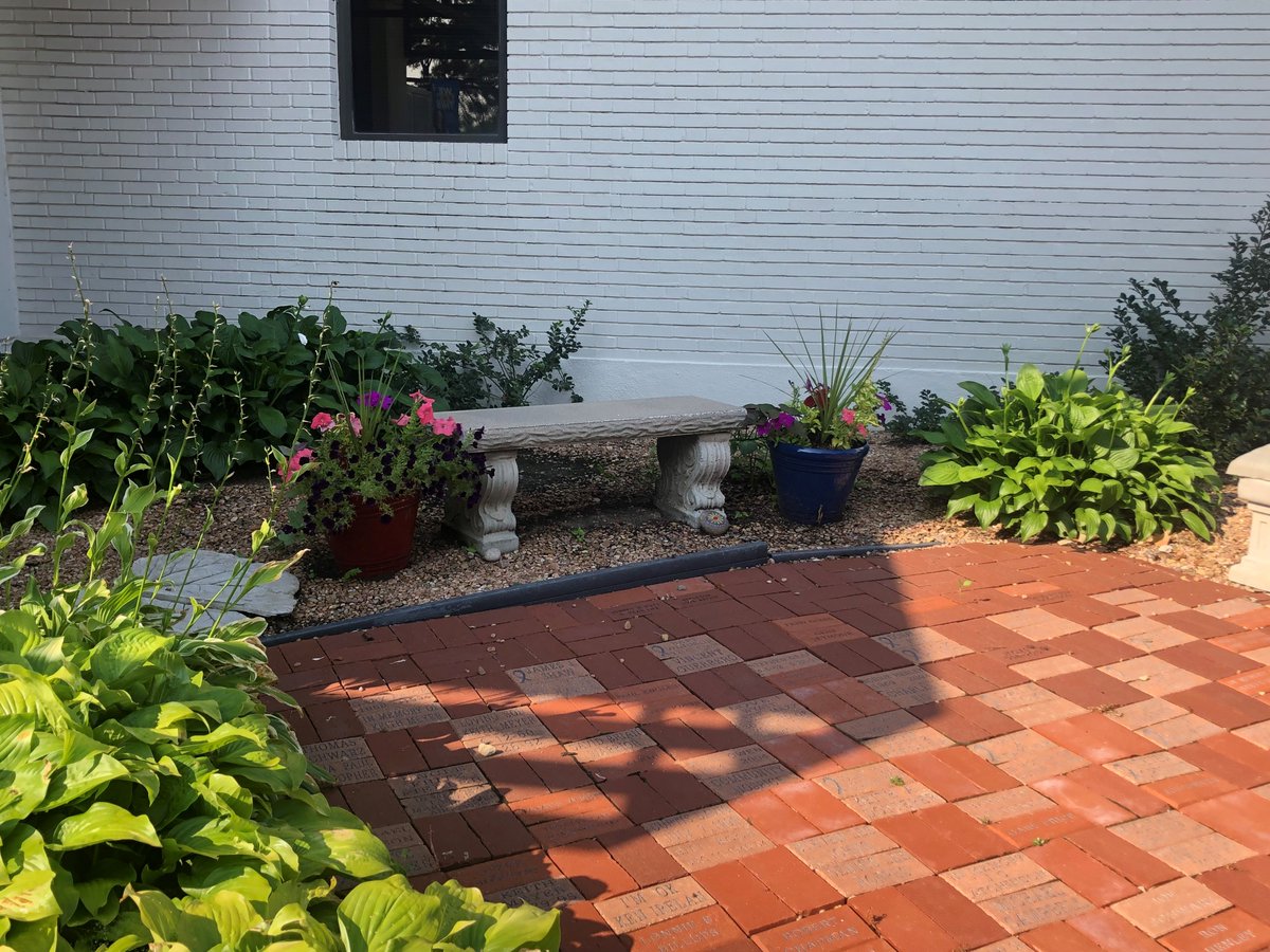 KUSM_Wichita's tweet image. 👀 Brilliant colors are emerging in our AIDS Memorial Garden, adjacent to the KU Wichita Internal Medicine Midtown Clinic. #exploreKU