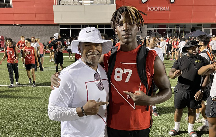 UNLV CAMP COVERAGE I Talented defensive prospects impress (2025)

📈A look at several talented prospects who turned heads in VEGAS💯

✍️STORY ▶️ sixstarfootball.com/article/unlv-c…

<a href="/robert_andraos/">Robert Andraos</a> <a href="/berry_jaedyn/">Jaedyn Berry</a> <a href="/JakaiClardy/">Jakai Clardy</a> <a href="/JayCleary_/">Jayden Cleary</a> <a href="/Jayd1k_/">Jeremiah Douglas</a> <a href="/Dominic__Elysee/">Dominic Elysee</a> <a href="/Luke_farley12/">Luke Farley</a> <a href="/ethan71hansen/">Ethan</a>
