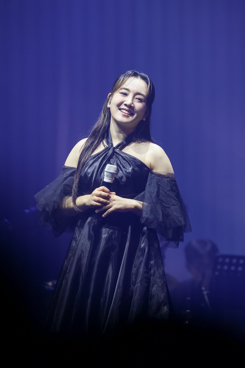 Rucky0429's tweet photo. 240711 소극장 콘서트 [潤夏] : 빛나는 여름

@younhaholic

#윤하 #Younha #ユンナ 
#혜성은_지지_않는다 #우천여신 
#EndTheory #EndTheoryFinalEdition 
#윤하데뷔20주년 #YOUNHA20thDebutAnniversary https://t.co/6mN0U6uhV7