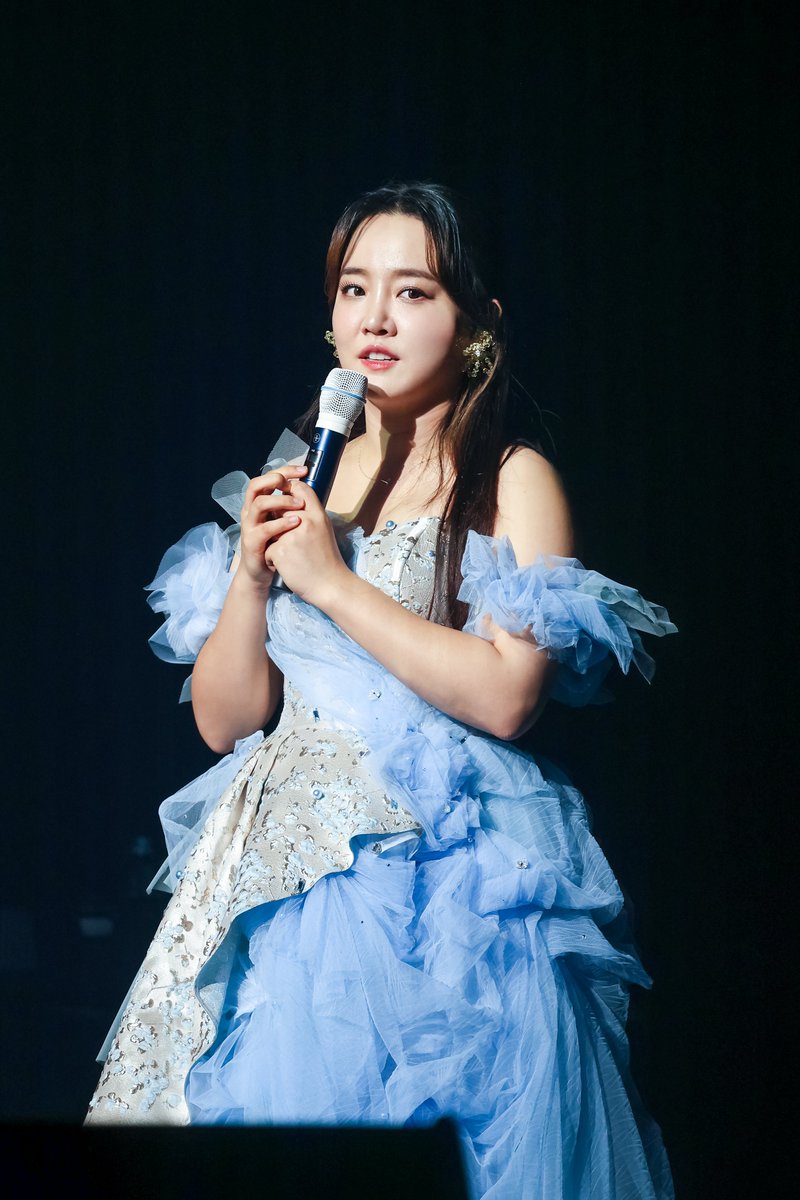 Rucky0429's tweet photo. 240711 소극장 콘서트 [潤夏] : 빛나는 여름

@younhaholic

#윤하 #Younha #ユンナ 
#혜성은_지지_않는다 #우천여신 
#EndTheory #EndTheoryFinalEdition 
#윤하데뷔20주년 #YOUNHA20thDebutAnniversary https://t.co/6mN0U6uhV7
