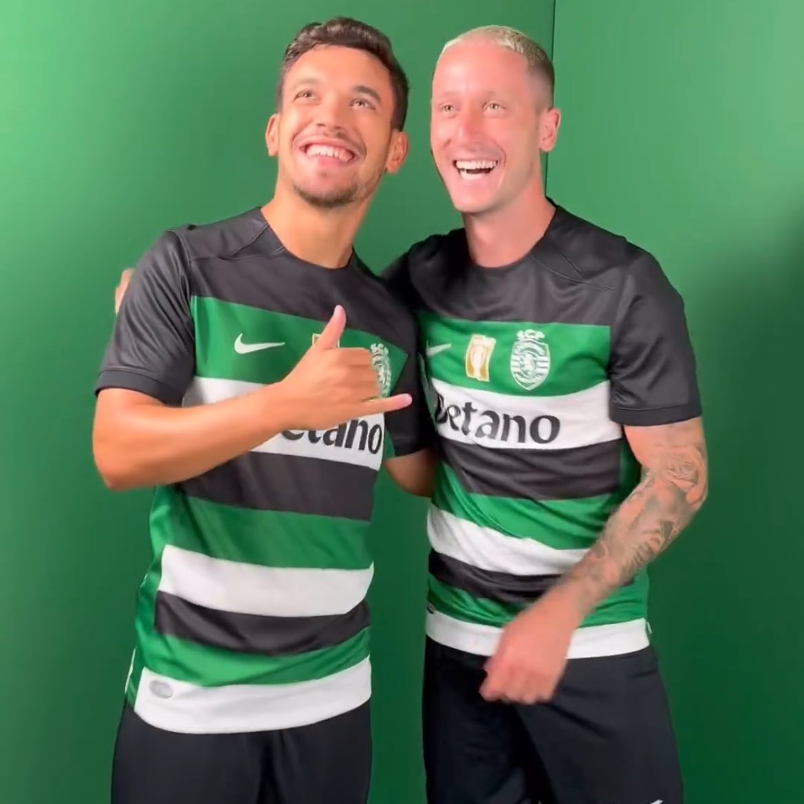 MELHOR DUPLA? 🟢😅

Pote e Nuno Santos são agora dos poucos que juntam o título de 2023/24 ao de 2020/21 🏆🏆

Ambos vão para a 5.ª época no Sporting CP 🦁