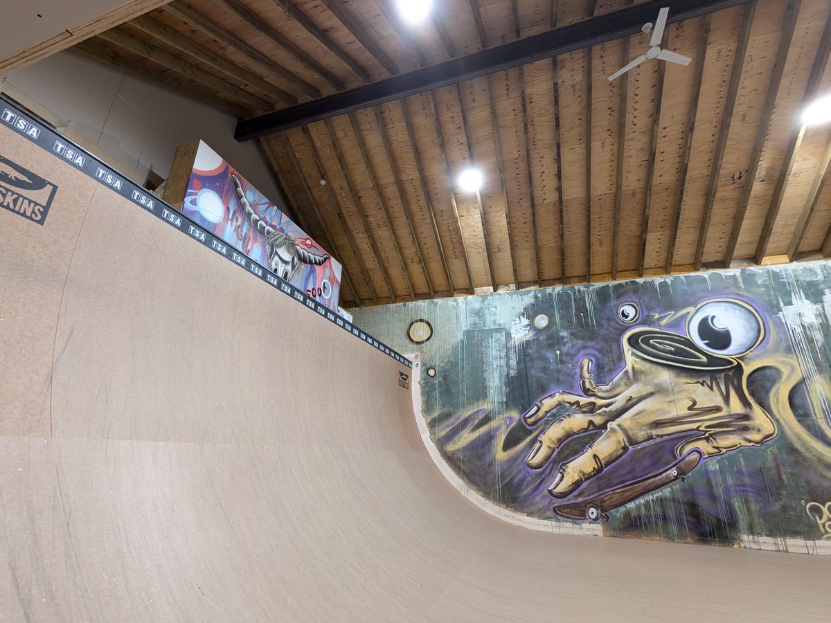 SFStructuresLtd's tweet photo. SF Structures delivered the structural design for a timber framed building housing one of the best quality skateboarding vert ramps in the country. The only steel element - a 15m long ridge beam creating a vast, column-free, double-height space to suit the 4m tall ramp! https://t.co/ybKeA9Z5Kz