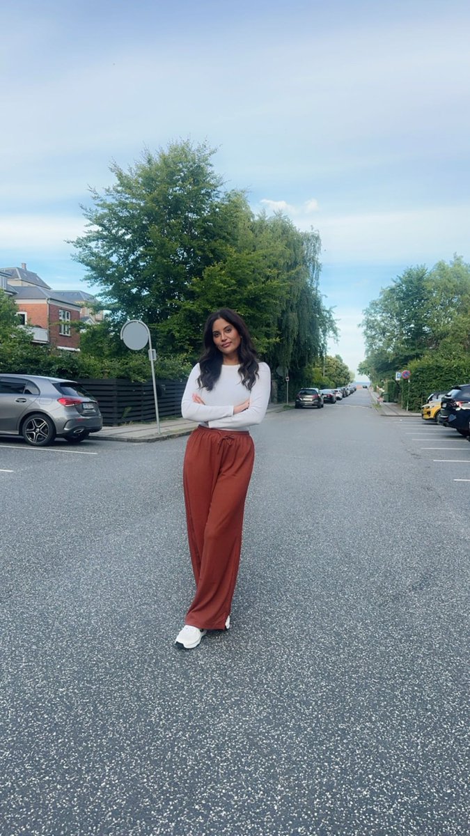 SKRID HJEM TIL DIT EGET LORTELAND!! 

Det har jeg hørt på næsten hele mit liv. Jeg har ikke talt højt om det, fordi jeg har lært at være overbærende. 

Men de seneste par år er jeg begyndt at spørge mig selv og dem, der udbasunerer sætningen i hovedet på mig, HVILKET LORTELAND?