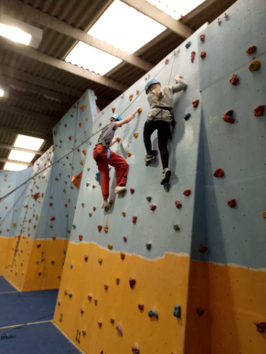 Ychydig mwy o ddringo...
More climbing...
#pontiobt #llangrannog2024