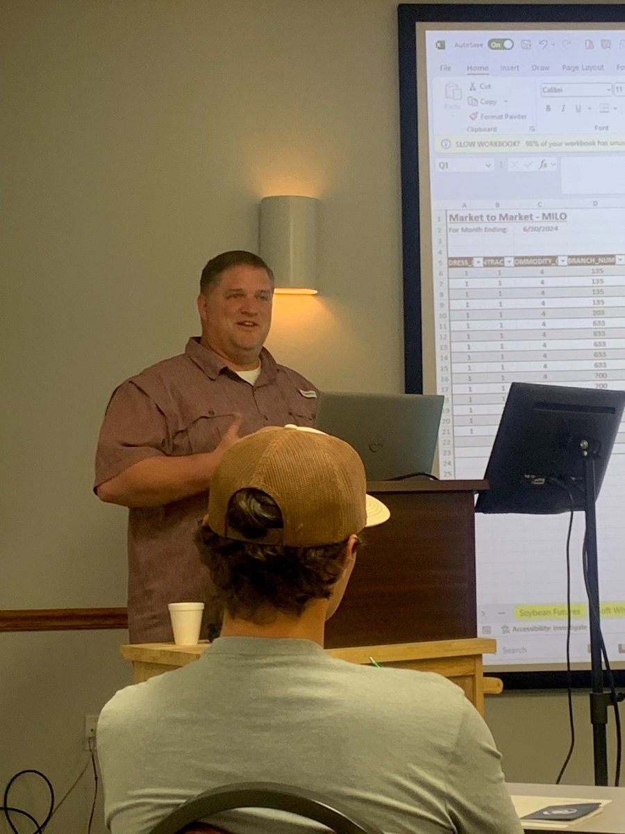 comarkequity's tweet photo. CEA's Ag Internship Experience was a huge success. It was an opportunity for the 2024 CEA Scholarship recipients to learn more about CEA, our member cooperatives, and careers in agriculture. #agriculture #CoopProud https://t.co/ygOu76EtfJ