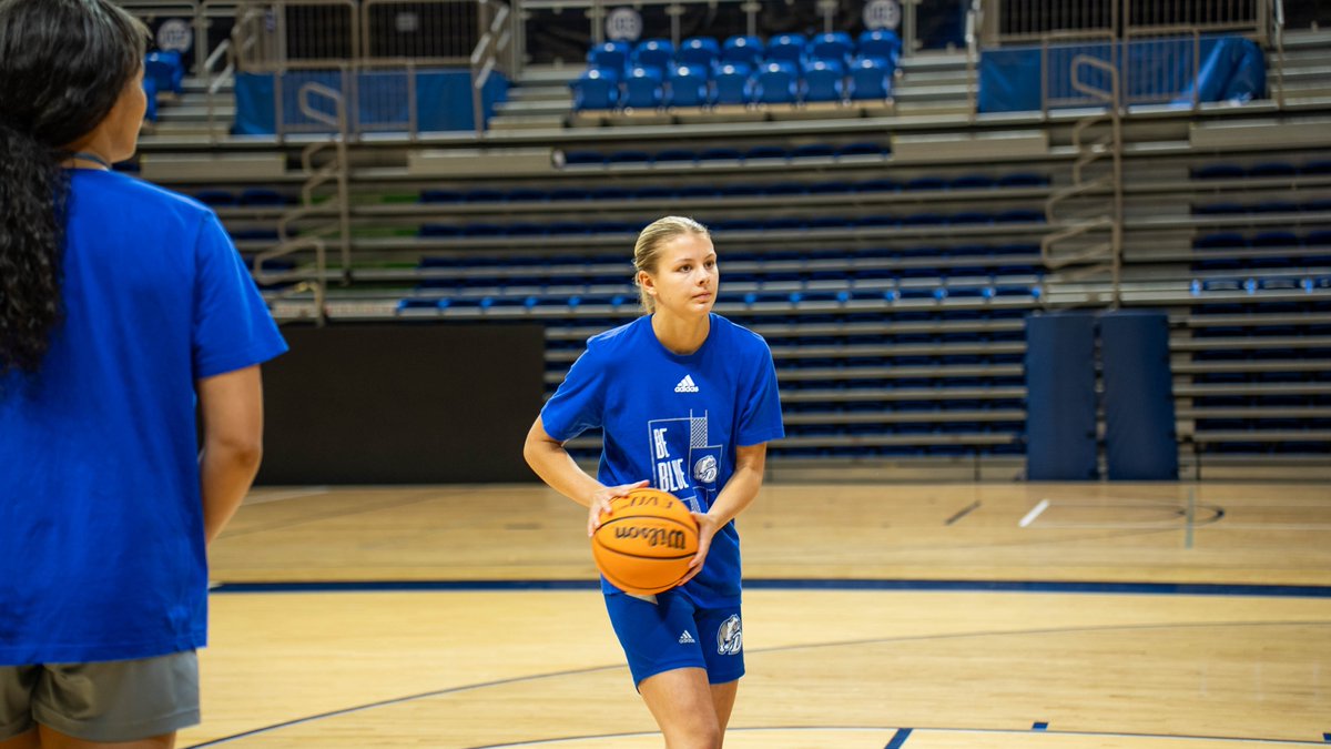 Drake Women's Hoops (@drakewbb) on Twitter photo Another installment of the Be Blue Podcast 𝙇𝙄𝙑𝙀 ‼️
@hponair sits down with Cedar Falls sharpshooter <a href="/GraceKnutson4/">Grace Knutson</a> to discuss her freshman season and all things Bulldog basketball.
𝗟𝗶𝘀𝘁𝗲𝗻 𝗵𝗲𝗿𝗲: bit.ly/2T0zHvr
#BeBlue | #DSMHometownTeam Another installment of the Be Blue Podcast 𝙇𝙄𝙑𝙀 ‼️
@hponair sits down with Cedar Falls sharpshooter <a href="/GraceKnutson4/">Grace Knutson</a> to discuss her freshman season and all things Bulldog basketball.
𝗟𝗶𝘀𝘁𝗲𝗻 𝗵𝗲𝗿𝗲: bit.ly/2T0zHvr
#BeBlue | #DSMHometownTeam