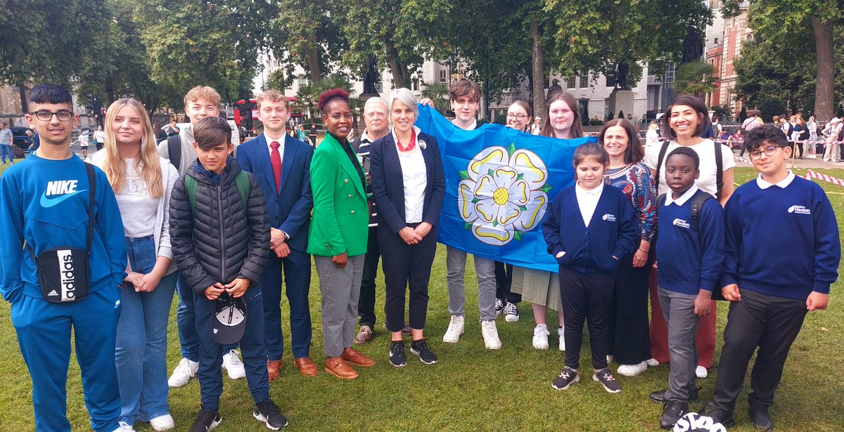 Thanks to all our leaders in #WestYorks who have enagaged in our work over the last few months. It's been hectic! This is the team from <a href="/BeckfootSchool/">Beckfoot School</a> catching up with <a href="/annalouisedixon/">Anna Dixon MP for Shipley</a> post-election. We met with 9 candidates in our region to discuss <a href="/CitizensUK/">Citizens UK</a> manifesto. 👏🏻👏🏽👏🏿