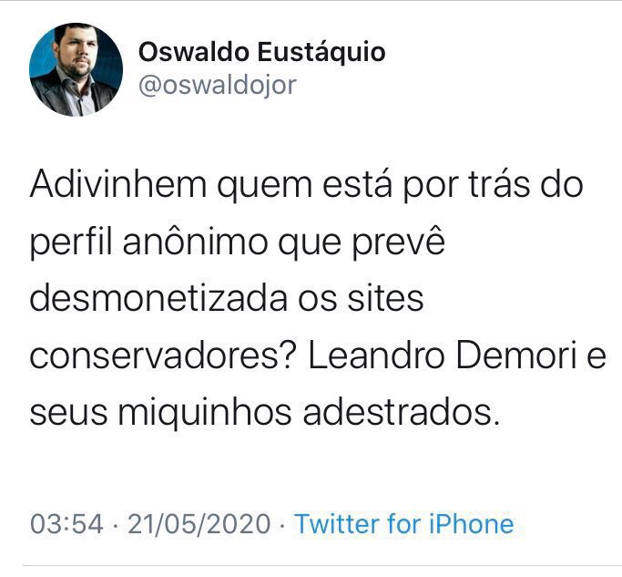demori's tweet photo. O quebra cabeça se fecha: assim como eu, também o @slpng_giants_pt foi monitorado pela Abin paralela.

Não a toa os “influenciadores” da extrema-direita sabiam – mesmo com o Sleeping Giants ainda anônimo no Brasil – que eu os ajudava e que conversávamos em privado.

Não era jogo de adivinhação: os bandidos estavam sendo alimentados com informações ilegais obtidas por outros bandidos, que usaram o aparato de estado para investigar ilegalmente.