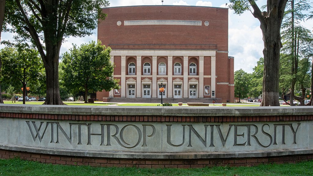 annelisa2216's tweet photo. Hi everyone! I just wanted to announce that I am continuing my academic and athletic career at Winthrop University🦅 Thank you God, my family, and Winthrop coaching staff for getting me a new home to continue my dreams of playing Collegiate softball! 🥎🦅 Beyond blessed🙏 https://t.co/qoLxl6Oxq7