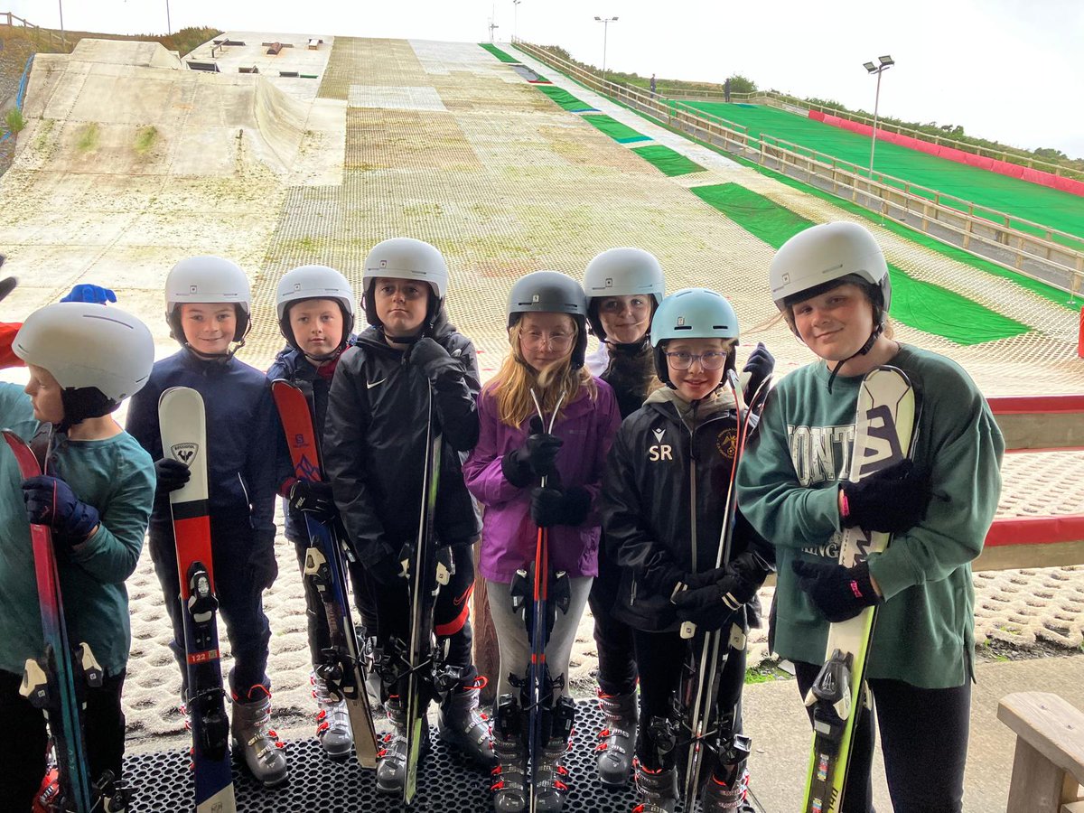 PontioBT's tweet photo. Amser sgïo 🎿⛸
Skïng time #pontiobt #llangrannog2024 https://t.co/K0wJoUFpcb