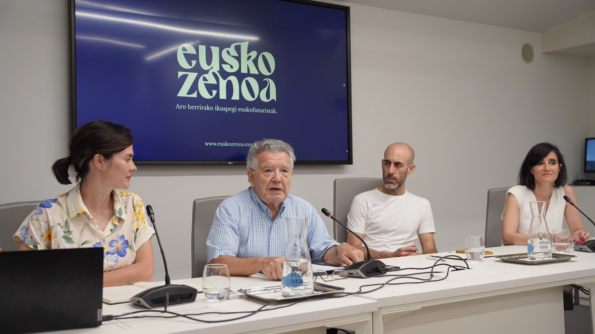 ArantzazuOndare's tweet photo. ✨Arantzazu etorkizuneko euskal nortasunaz hausnartzen jarri da ‘#Euskozenoa’|k hausnartzen jarri dituen 4⃣ euskal gazte erreferente eta 4⃣ fraideren eskutik.

🔥“Nolakoak izango dira  etorkizuneko euskaldunak?”

▶️Gaur gogoeta partekatua aurkeztu dugu🔗https://t.co/jQu7bk7Du5 https://t.co/0zOpVh1haZ