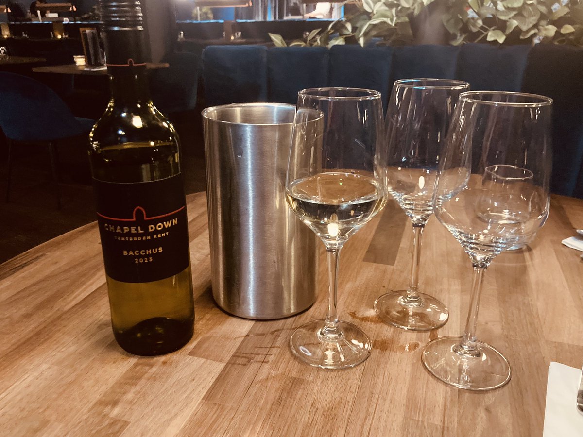 booksandwine76's tweet photo. Waiting for mates with my favourite tipple @ChapelDownWines Bacchus #StudioFive https://t.co/9uWXmUOqaX