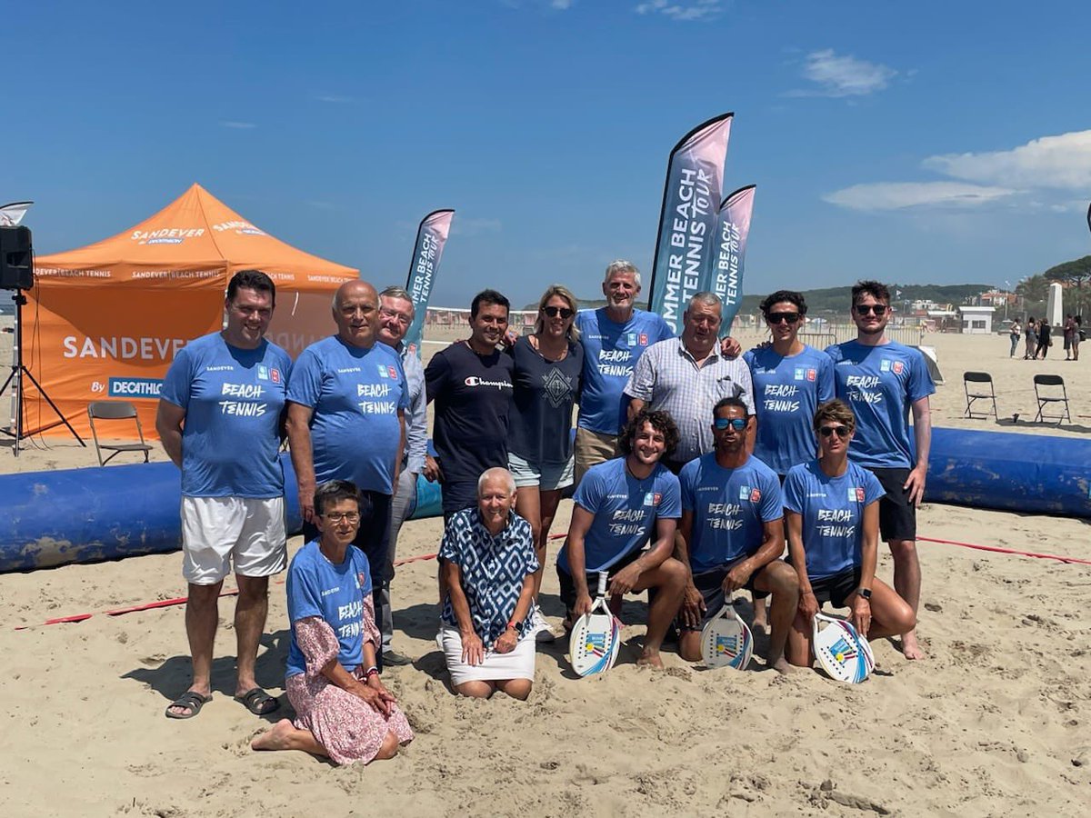 GillesMoretton's tweet photo. 1ère étape du Summer Beach Tennis Tour à Hendaye !
Cette grande tournée estivale du beach tennis confirme que cette pratique est en plein essor. Une ambiance festive et sportive dont il faut prendre exemple dans les clubs pour retrouver le plaisir d’être ensemble. https://t.co/EYd9NzHdZH
