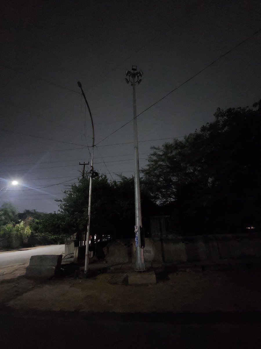 sector_121's tweet photo. Location: 5% ploting, near prachin shani hanuman mandir, SECTOR-121,

@CeoNoida
@noida_authority @CMOfficeUP

महोदय पिछले 10 दिन से  ब्लॉक की स्ट्रीट लाइट बिल्कुल खराब पड़ी है, जिससे पूरा ब्लॉक की रोड पर अंधेरा रहता है l 
कृपया जल्द से स्ट्रीट लाइट को ठीक  कराया जाएl https://t.co/6bOyAlG9ca
