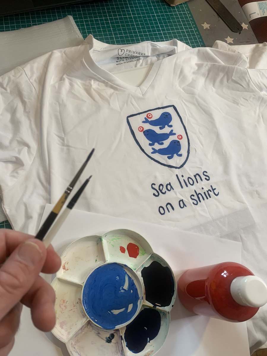 OFalafel's tweet photo. Got the fabric paints out again https://t.co/6Z0mmRoVg1