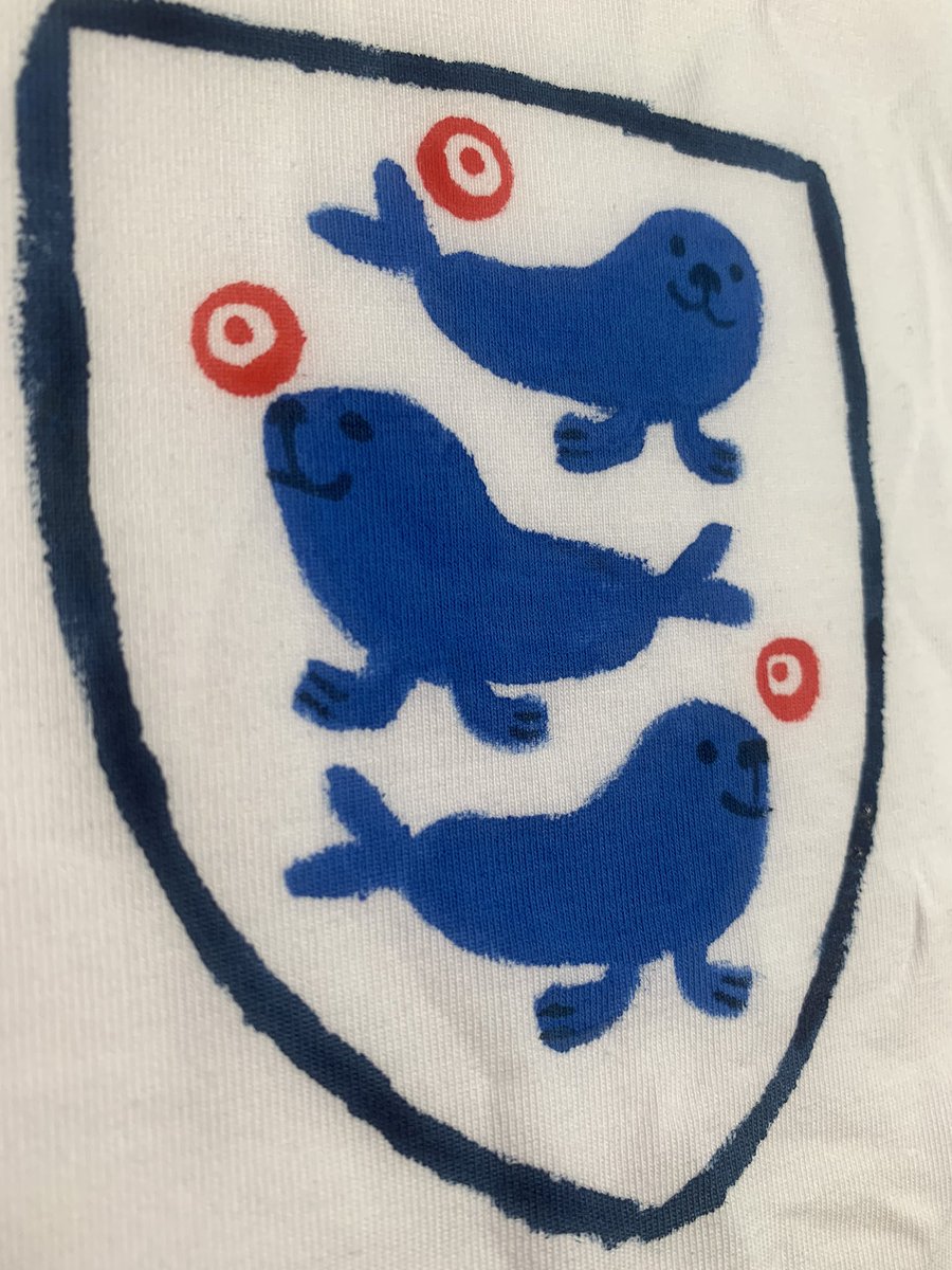 OFalafel's tweet photo. Got the fabric paints out again https://t.co/6Z0mmRoVg1
