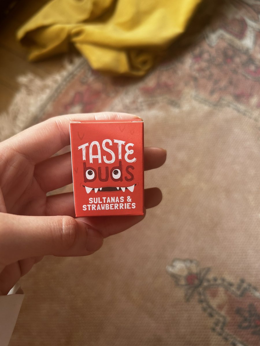 alexfenides's tweet photo. not me buying this thinking it was cute candies not knowing what sultanas meant bc it’s a british word only to find out that i bought 12 little boxes of RAISINS https://t.co/vOhXJ7FV7t