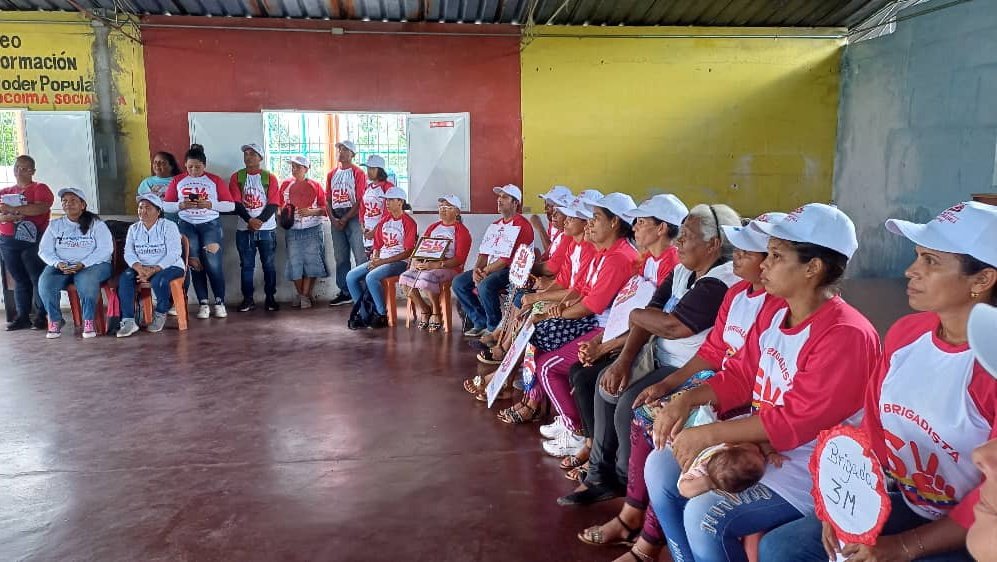 <a href="/OviedoPSUV/">Tito Oviedo</a> ¡Somos Venezuela tiene su Gallo Pinto! En la Pq Yocoima se ha asumido el compromiso con el 1x10x7 para la victoria del 28J a favor de <a href="/NicolasMaduro/">Nicolás Maduro</a>. Vamos con mucha fuerza, la Revolución Bolivariana es garantía de paz y la protección social. 
#CiudadGuayanaParaVivir