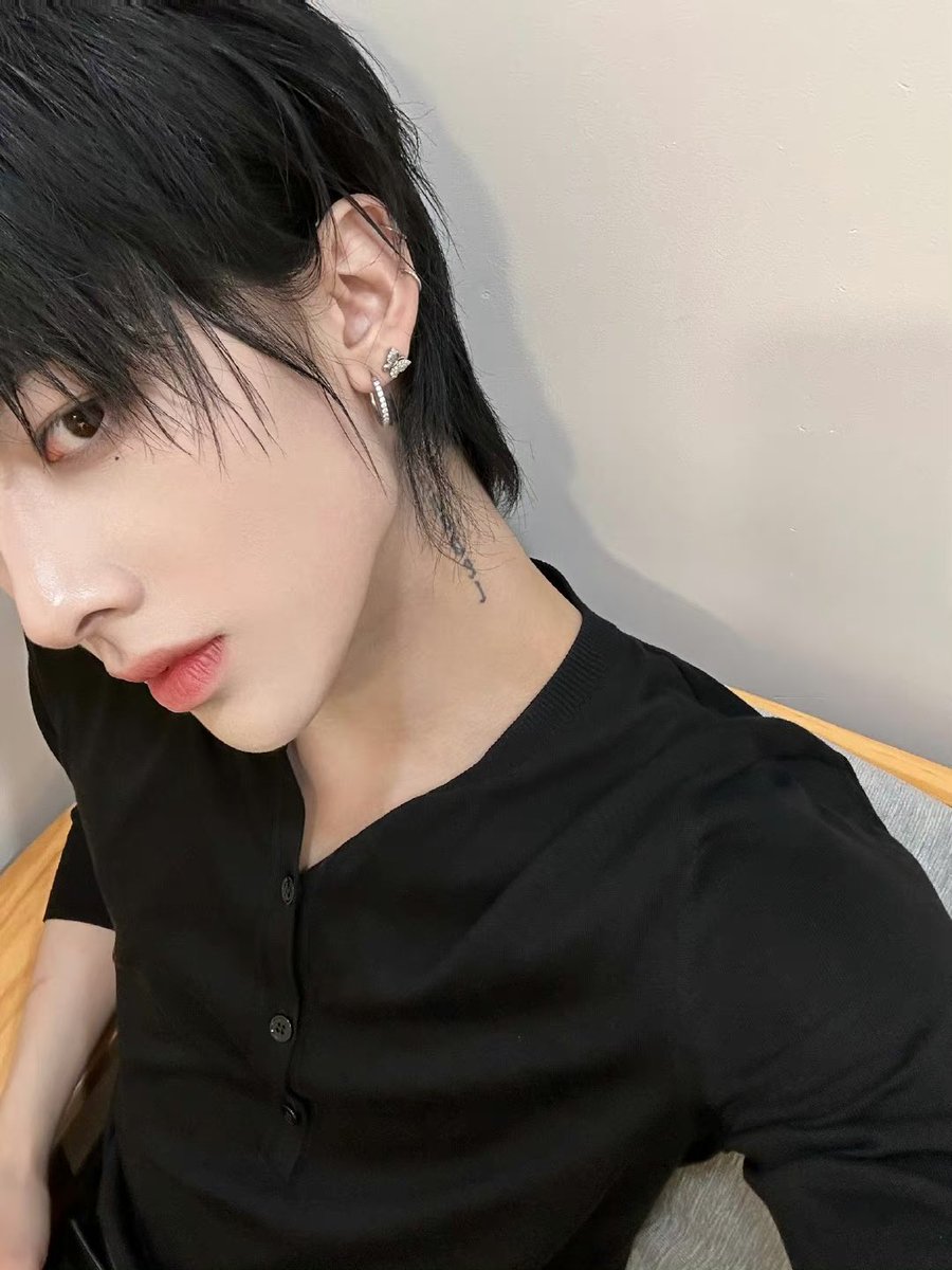 fousevern's tweet photo. You are a beautiful girl.
#RICKY #리키 https://t.co/7hYohnAnBN