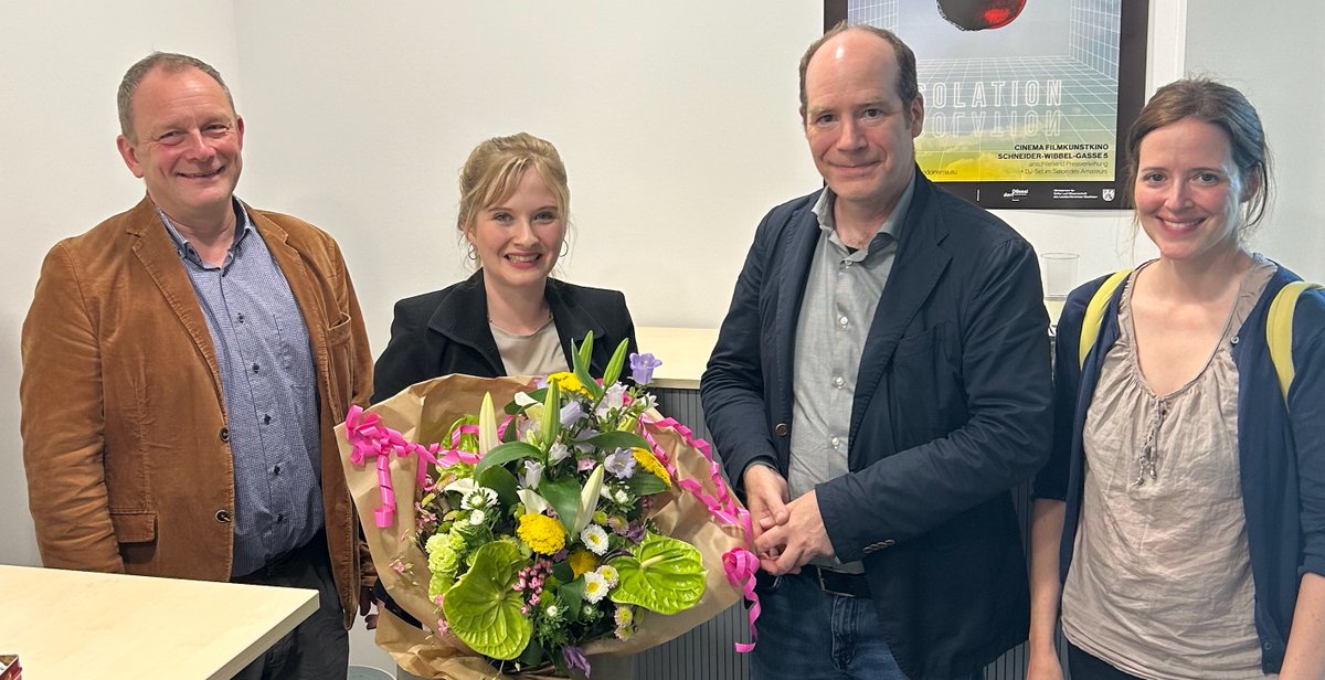 HistmedHHU's tweet photo. Yvonne Gavallér hat heute ihre Dissertation zum Thema "Wissenschaftstransfer zwischen Deutschland und Schweden anhand des Beispiels der Neurasthenie 1880-1920" erfolgreich verteidigt. Herzlichen Glückwunsch! https://t.co/a2IY3vXSpI