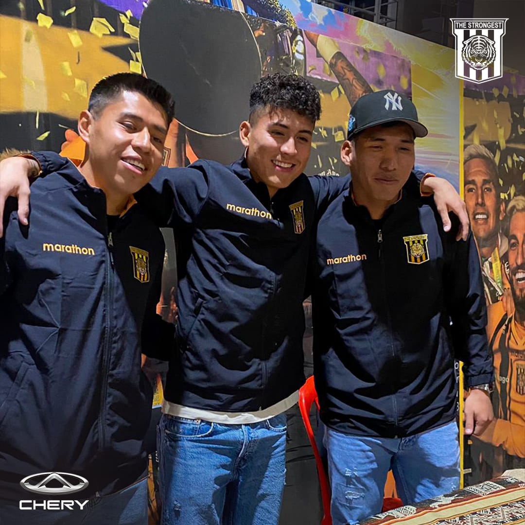 ClubStrongest's tweet photo. Así se vivió la firma de autógrafos 🖋️📄 de los jugadores del primer plantel 🐯 en el stand de #Chery 🚘 en #LaPazExpone del Campo Ferial Chuquiago Marka
#ClubTheStrongest
#ParaTodaLaVida https://t.co/YefxyBQIfx