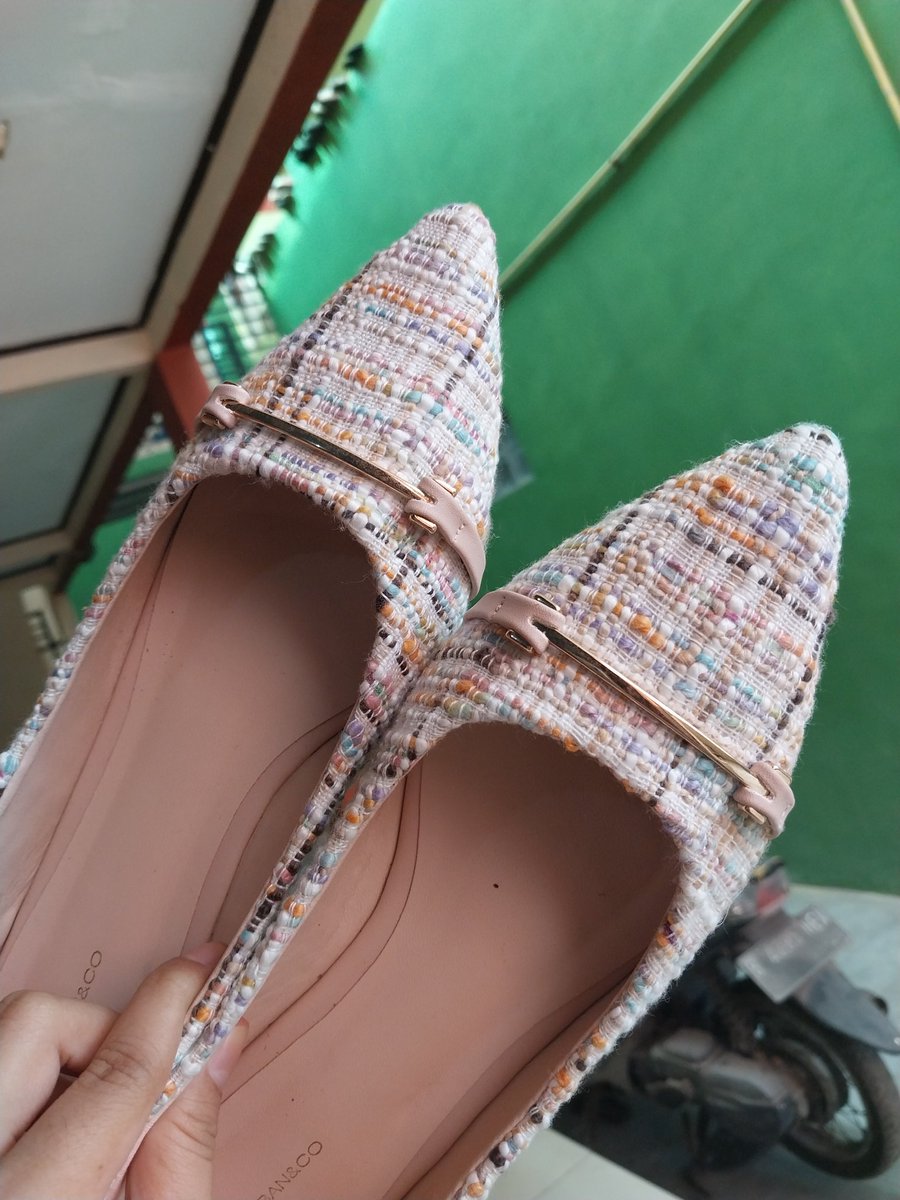 biueinter's tweet photo. Hello everyone, aku mau operslot sepatu dan cardi yang belum pernah aku pake , plis Rt/ like 

Cardi mamara  135k  (cari cardi yg bahannya tipis) 
Urban n co flatshoes  aviva pink 130k size 39 (kegedean)

Tag wts https://t.co/9lcwBz9xvA