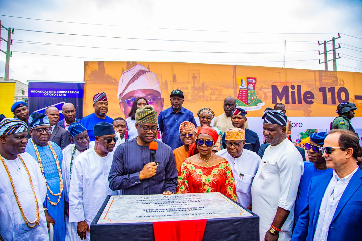 seyimakinde's tweet photo. This morning, we commissioned eight feeder roads in Ibadan totalling 38.48 km which were fixed by our administration in three lots. In my remarks during the commissioning, I highlighted our administration’s rationale for road projects in Oyo State and promised that we will continue to address the infrastructure deficit during our time in office.