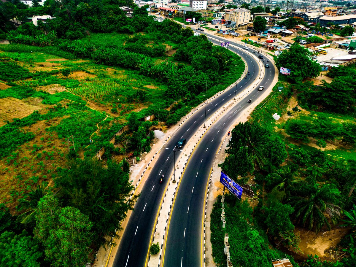 seyimakinde's tweet photo. This morning, we commissioned eight feeder roads in Ibadan totalling 38.48 km which were fixed by our administration in three lots. In my remarks during the commissioning, I highlighted our administration’s rationale for road projects in Oyo State and promised that we will continue to address the infrastructure deficit during our time in office.