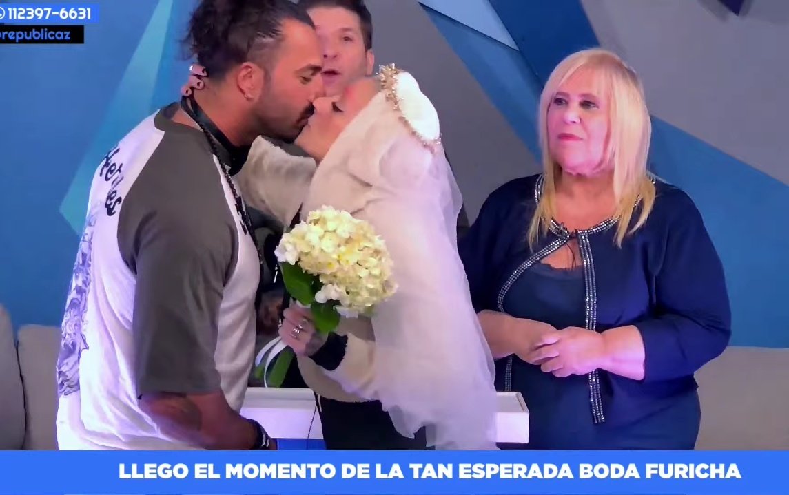 ElLauchaOkey's tweet photo. ¡FINALMENTE HUBO BODA FURICHA!: 🔥👁️❤️ #GranHermano #GranFuria https://t.co/xXSgUMwtXx