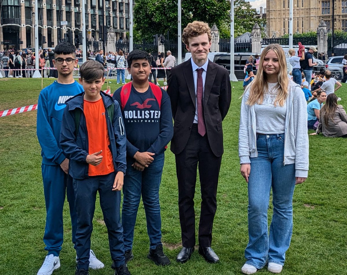 Our team also really valued meeting <a href="/sam_carling_/">Sam Carling MP🌹</a> MP, to talk about young people in politics. (He's just been elected at the age of 22 🔥) Thanks for your time today!