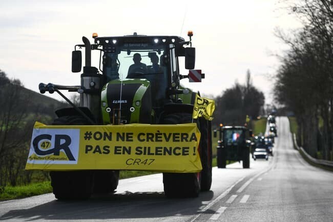 BFMTV's tweet photo. 🔴 EN DIRECT
La Coordination rurale a menacé de sortir "les fourches" en cas d'entrée au gouvernement des écologistes ou des insoumis https://t.co/rirJ0D5v45 https://t.co/Xmy2SpUQro