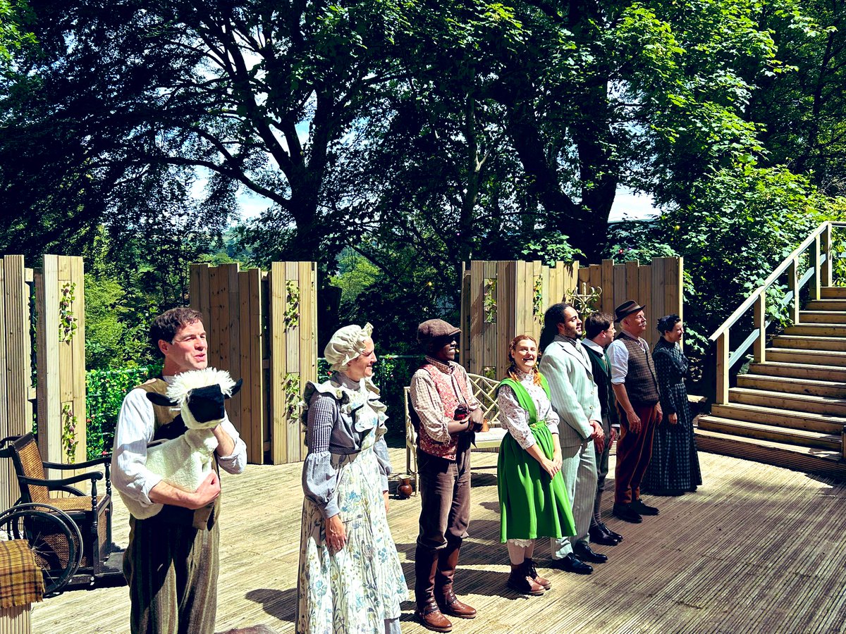 Elizabeth Newman tweet media