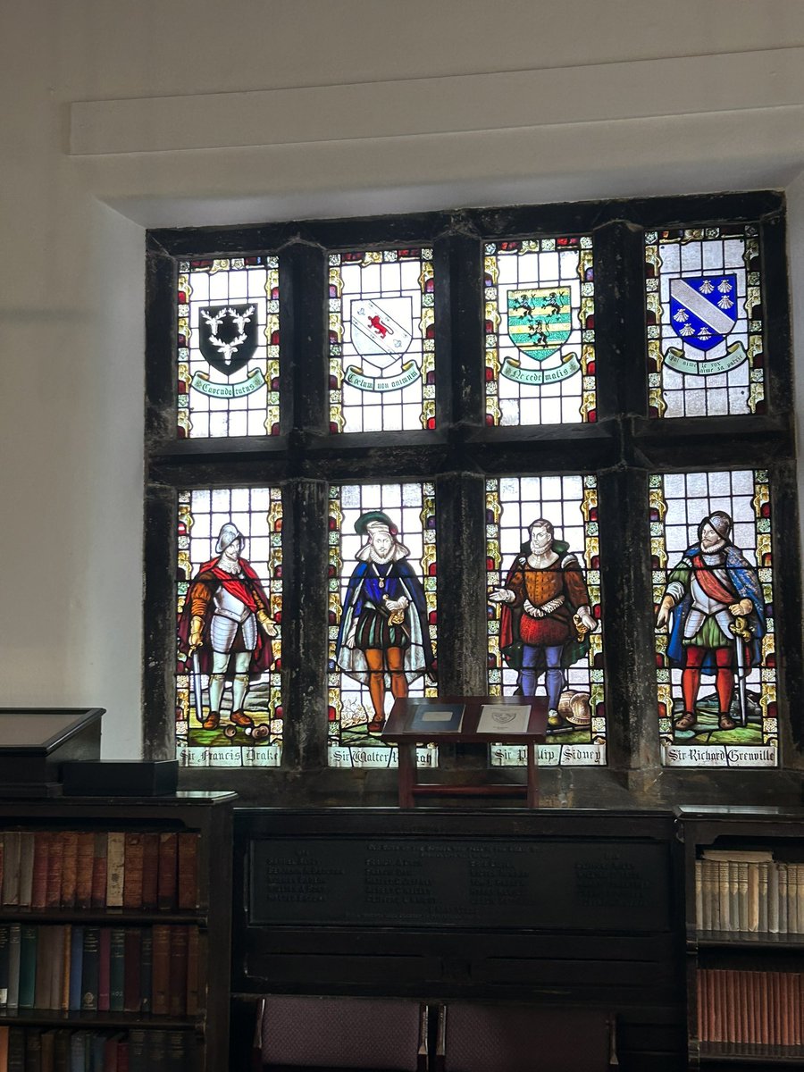 mramann's tweet photo. I love these windows at Netherthorpe School. It was great spending time looking around this amazing school. @NetherthorpeSch @HelenMcVicar https://t.co/FHSVCsc1w0