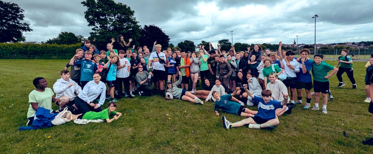 MrPJWilliamsPE1's tweet photo. 🟢🔵🔴🟡 Sports Day 2024 🟡🔴🔵🟢
Amazing day of Athletics Track &amp; Field, Football, Rounders, Dodgeball, Team Challenges, Tug of War and Beach Sports. 
🤩 All pupils were amazing. 
🏆🥇 Devey 🟢
🥈Galahad 🔵
🥉Miller 🔴
🏅Webb 🟡
#TeamGreenhill #proudschool #bluewave 🔵⚪️ https://t.co/OLsaLylsWP