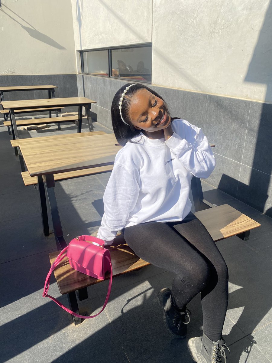Michell Minenhle tweet media