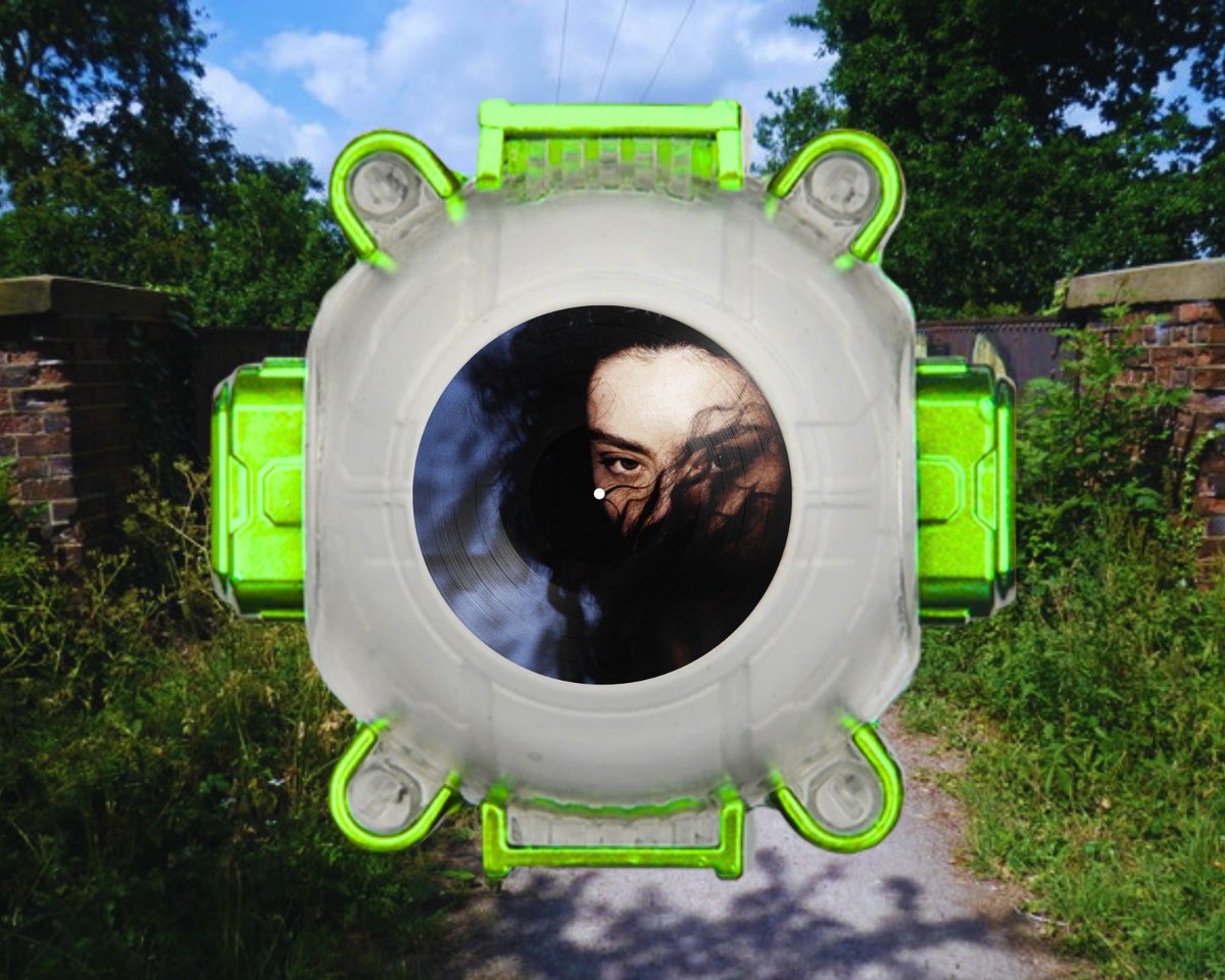 rnlango's tweet photo. This image came to me in a fever dream (and as a consequence of the gf's most recent singing predilections).

Guess the Charli XCX song 🤔
#KamenRider #CharliXCX https://t.co/ZHvBv8fYMz