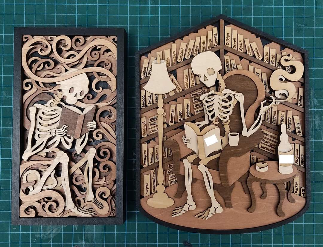 Two more reading skeletons sent out. One in the comfort of their home surrounded by their favourite books, the other in the great swirly outdoors.

martintomsky.com/shop?category=…

#art #skeleton #library #bookshelf #bookart