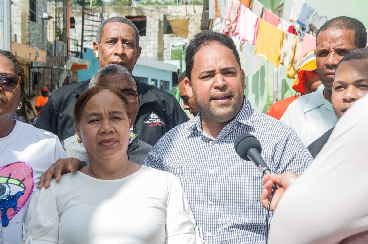 cderegidoressdn's tweet photo. El concejo de regidores fue parte de la entrega de 400 raciones alimenticias para el barrio Los Platanitos en el sector Los Guaricanos. ¡Seguimos trabajando juntos por #ElNorteQueQueremos! 

#Concejoderegidores #alcaldiasdn #regidoressdn https://t.co/306OqIRXiX