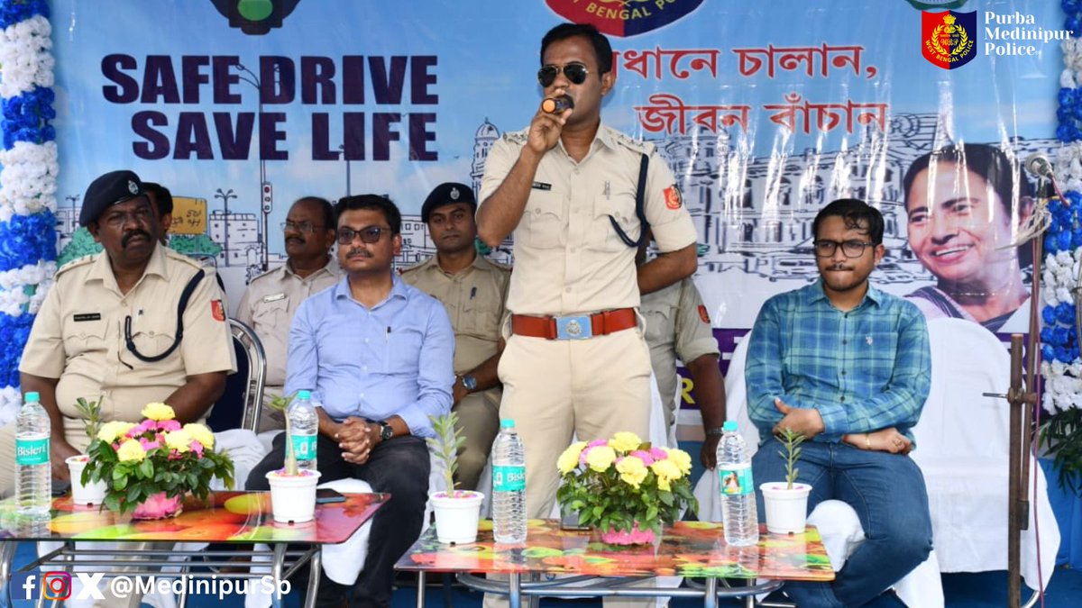 MedinipurSp's tweet photo. পথ নিরাপত্তা সপ্তাহ।
"সেফ ড্রাইভ সেভ লাইফ" পথ নিরাপত্তা সপ্তাহ পালনের অঙ্গ হিসেবে পূর্ব মেদিনীপুর জেলা পুলিশের পক্ষ থেকে জেলাব্যাপী বিভিন্ন কর্মশালা, মিছিল ও সচেতনতামূলক শিবির আয়োজন করা হয় ।
#SafeDriveSaveLife
#TrafficWeek https://t.co/Wv2gecsGHl