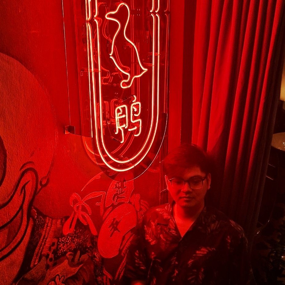 Two lucky ducks out and about. 🦆🍸🦆