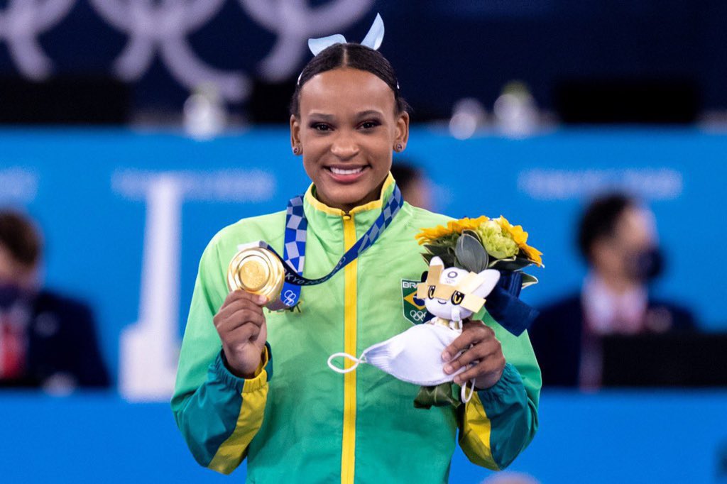 tracklist's tweet photo. A Delegação Brasileira para os Jogos Olímpicos 2024, em Paris, terá mais mulheres do que homens pela primeira vez na história. 

Ao total, 277 atletas representarão o Time Brasil, sendo 153 mulheres e 124 homens. https://t.co/xFKg8hHCiK