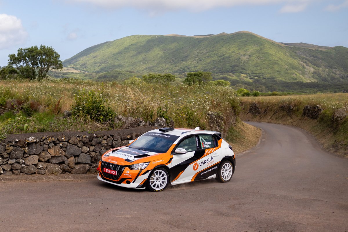 RallyTwiter's tweet photo. AÇORES
Rali Ilha da Graciosa
Cláudio Bettencourt realizou dois dias de testes com vista a preparar a sua participação na prova da sua terra.
#rallyface2013 #vamosfalardepromocaodosralis #rallye #rallyfans #Rally2 #rali #portugal #Azores #azoresislands #fpak #graciosa #TRAA https://t.co/UmnDEMvjGN
