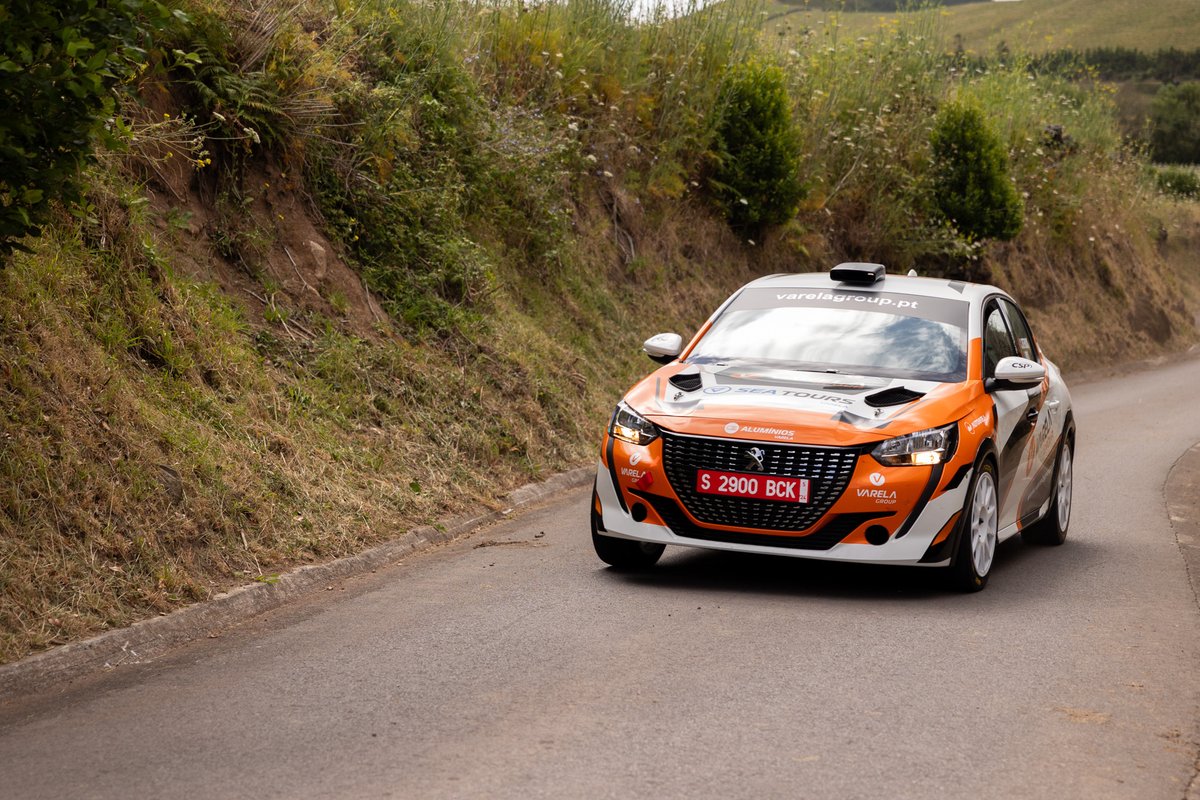 RallyTwiter's tweet photo. AÇORES
Rali Ilha da Graciosa
Cláudio Bettencourt realizou dois dias de testes com vista a preparar a sua participação na prova da sua terra.
#rallyface2013 #vamosfalardepromocaodosralis #rallye #rallyfans #Rally2 #rali #portugal #Azores #azoresislands #fpak #graciosa #TRAA https://t.co/UmnDEMvjGN