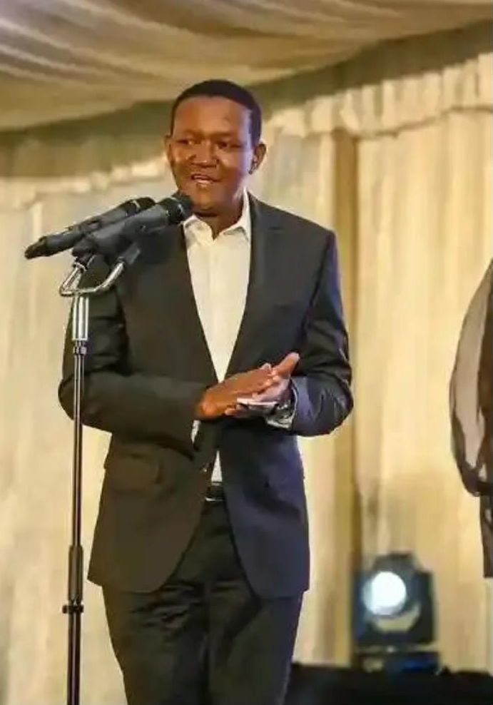Oooh he has no wife and now jobless. Katambe sasa