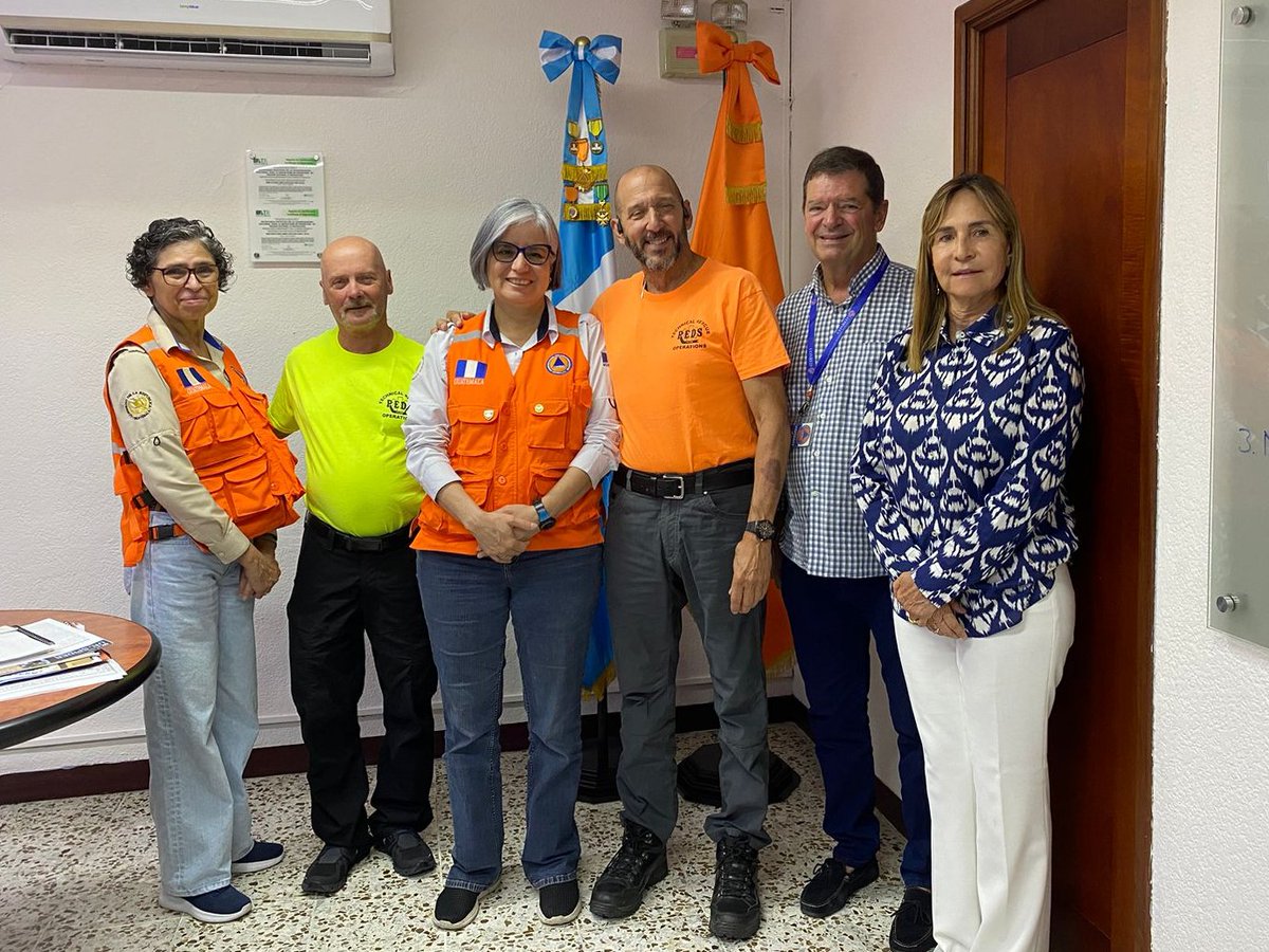 ConredGuatemala's tweet photo. La Secretaria Ejecutiva de la CONRED, Claudinne Ogaldes sostuvo reunión con representantes de #RedsTeam con el objetivo de fortalecer capacidades de grupos nacionales especializados y del Sistema CONRED. https://t.co/CRNpWmEBQs