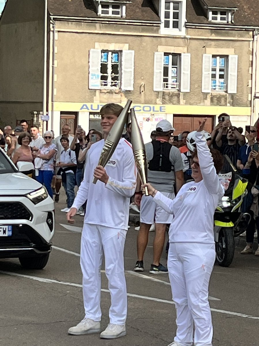 MichaelRonot's tweet image. C’est beau bordel ❤️❤️🙏🏻🙏🏻🙏🏻 #flamme #JO2024