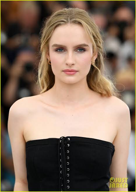 eckagarcia__'s tweet photo. @eilharted Olivia Dejonge as Rhaenys https://t.co/j6h4uYv392