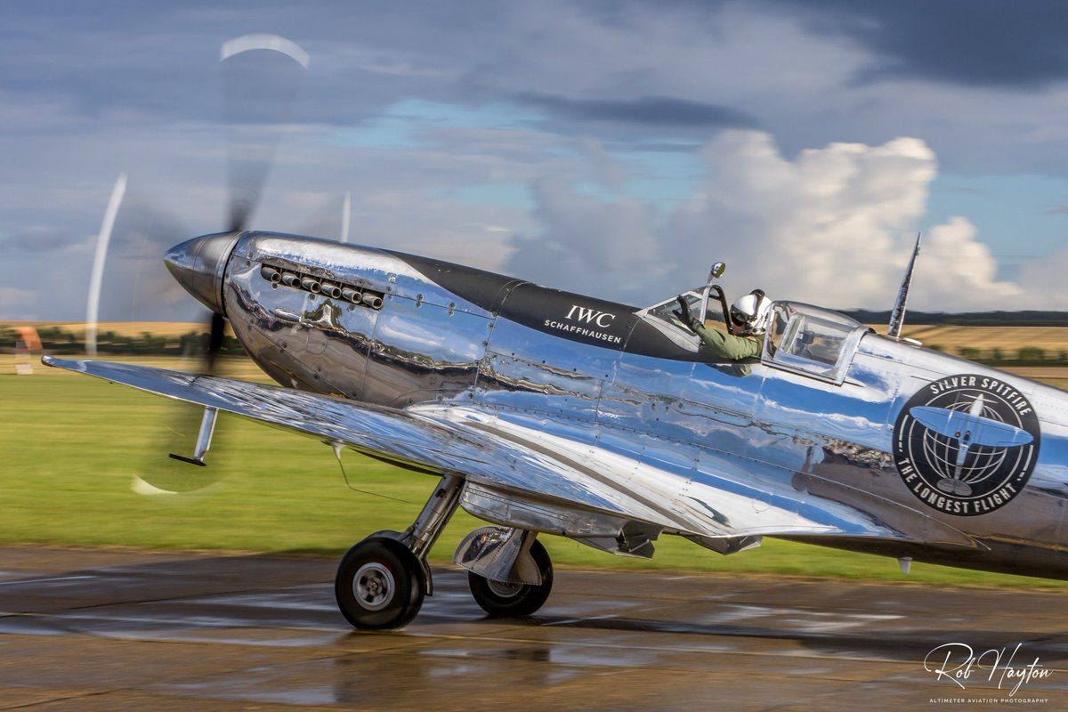 ShutterbugWGC's tweet photo. Matt Jones of https://t.co/c5bHRHYJZl acknowledges the crowd in the Supermarine Spitfire Mk. IX MJ271 aka ‘The Silver Spitfire’ or G-IRTY at the Imperial War Museum Duxford Battle of Britain Airshow in September 2022…@radioleary @spitfiresdotcom #GIRTY #MJ271 https://t.co/2D3d5EqGYi